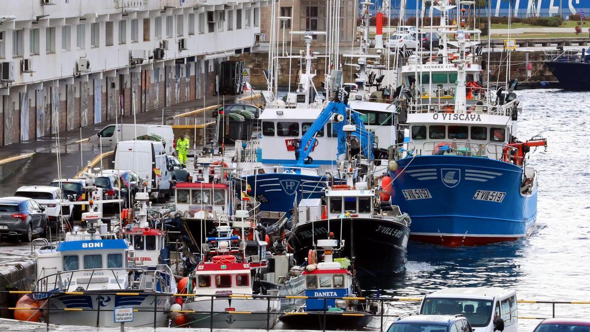Cerqueros atracados en el puerto de O Berbés, en Vigo.