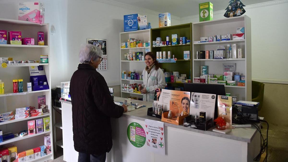 De estudiar en Madrid a farmacéutica en Oliva y Villar de Plasencia: "La gente te valora muchísimo y puedes dar una atención de calidad".