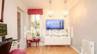 Oportunidad única en Barcelona: venden un piso de tres habitaciones y una terraza por 192.000 euros