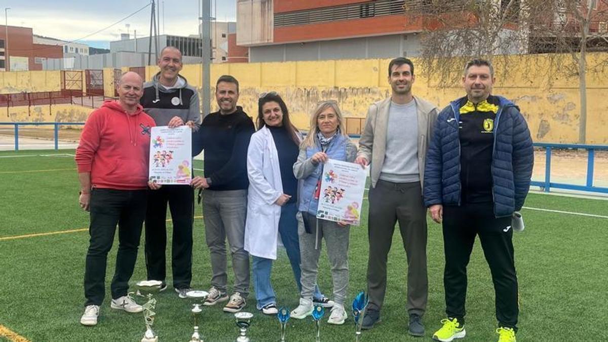 Presentación de los trofeos de la carrera solidaria de El Palmar.