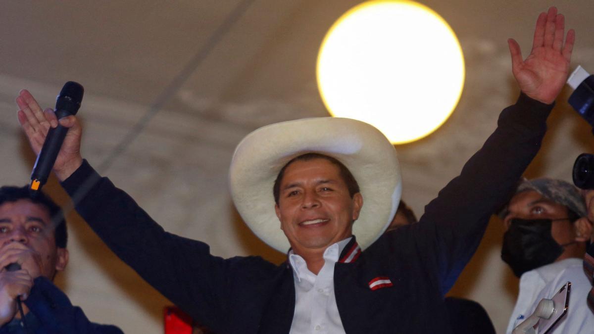 Pedro Castillo nuevo presidente del Peru