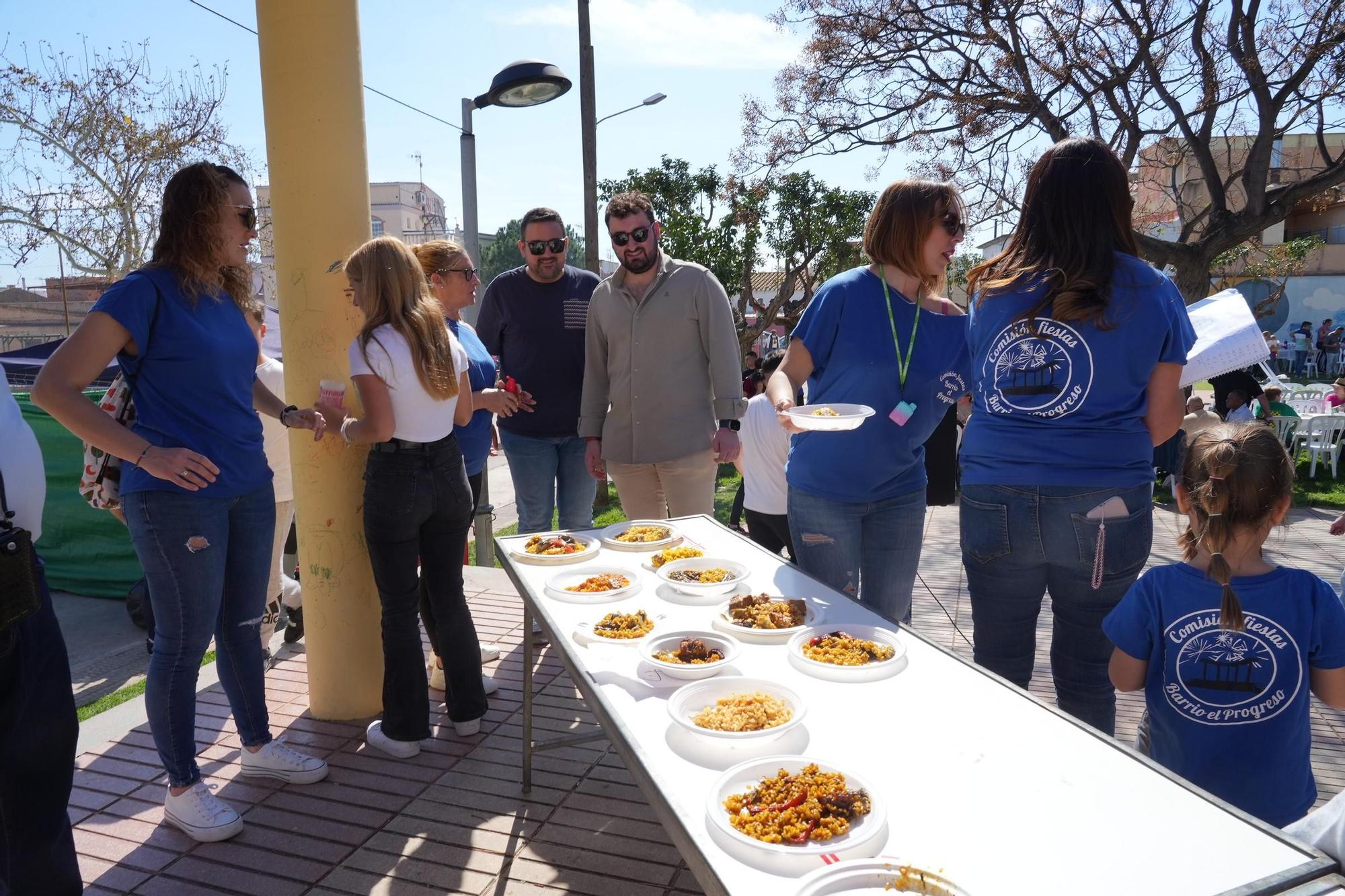 Las mejores imágenes de las multitudinarias paellas en un barrio de Vila-real