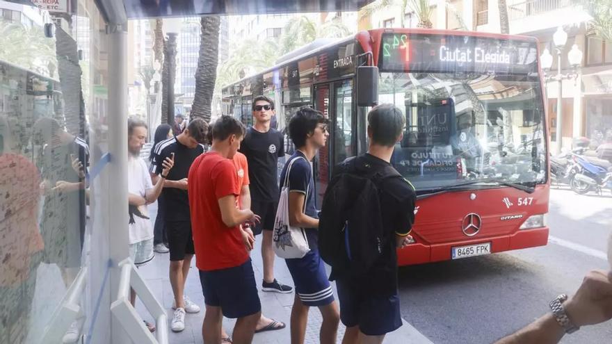 Se acabó el transporte gratuito para los jóvenes en Alicante