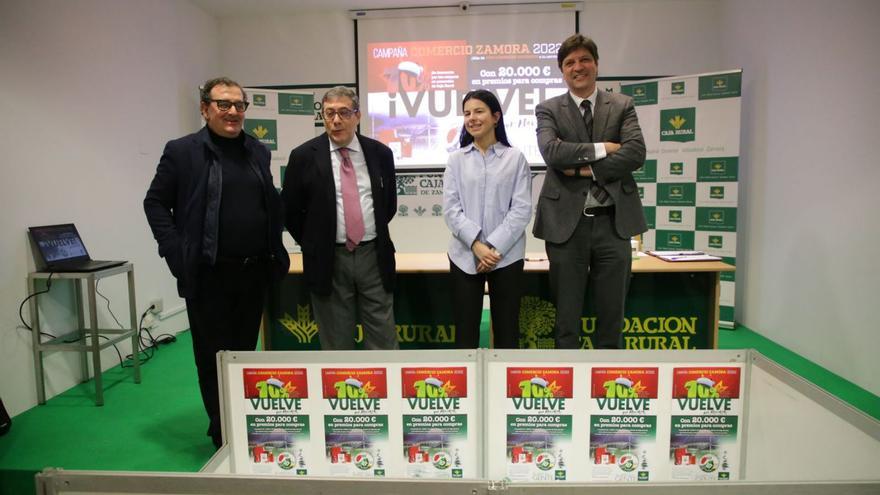 Desde la izquierda: Narciso Prieto, Juan Francisco Jiménez, Laura Huertos y David Rayo, en el sorteo.