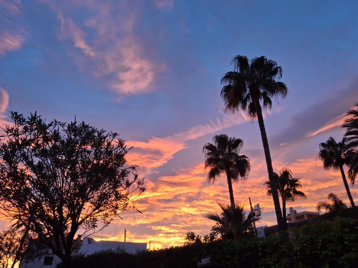 ¡Oh, cielos! Encandilados con el candilazo en Xàbia (imágenes)
