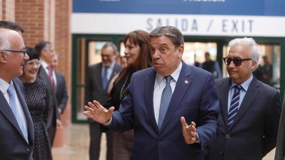 Luis Planas durante su paso por Figan esta mañana