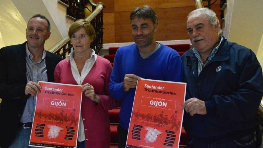 Ángel Fernández, Marta Foz, José Ramón Tuero y Chema Fernández, en la presentación de la prueba.