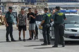 Catorce migrantes llegan a la costa de Granada