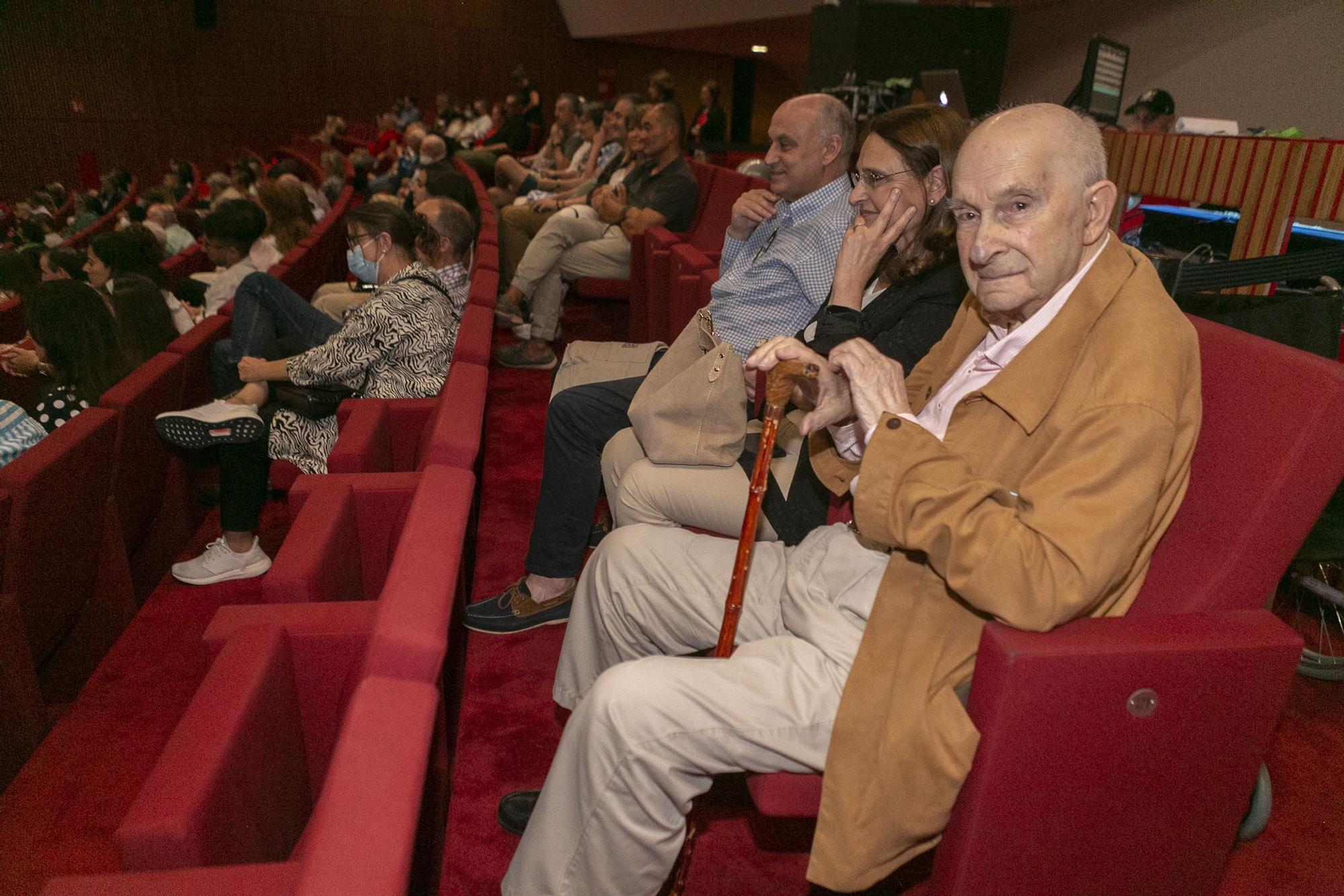 En imágenes: Así ha sido la graduación de Biología y Biotecnología en el Centro Niemeyer, en Avilés