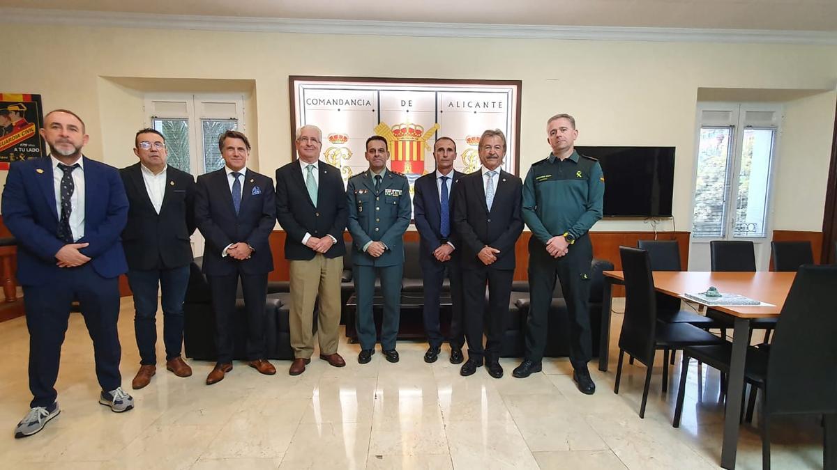 Los miembros de El Prendimiento de Orihuela han oficializado el reconocimiento en la Comandancia de Alicante este viernes