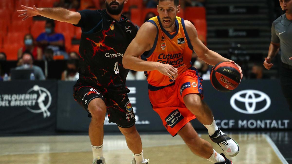 Partido entre el Valencia Basket y el Gran Canaria . Torneo Ciutat de València