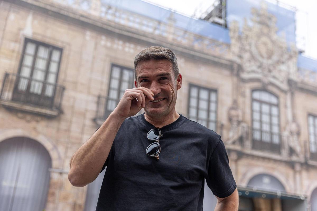 Luis Carrión, a la salida del Reconquista / FUTBOL. 2. REAL OVIEDO. REUNION LUIS CARRION EN EL HOTEL RECONQUISTA CON EL REAL OVIEDO