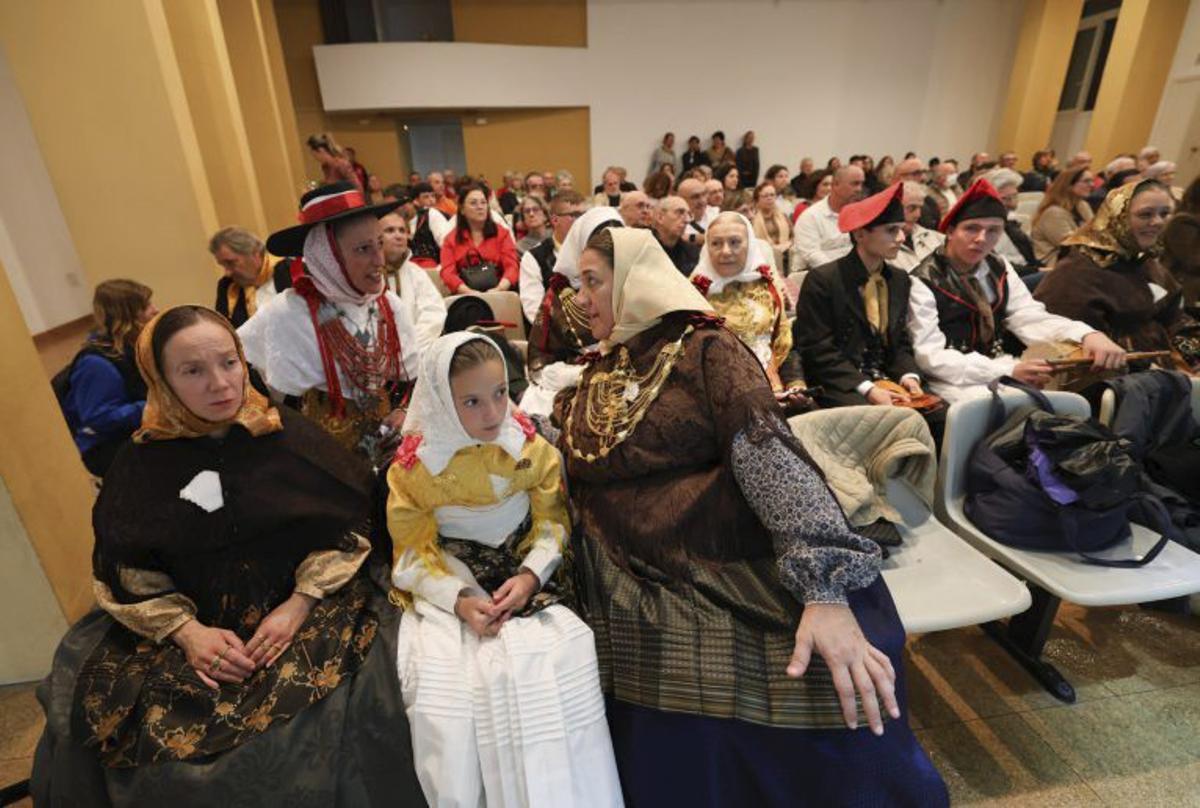 Tradición y solidaridad en la Mostra Folklòrica de Tardor de Sant Antoni |