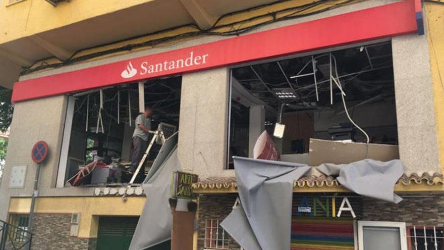 Uno de los cajeros del Banco Santander atacados.