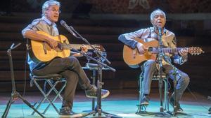 Caetano Veloso y Gilberto Gil, en el concierto que ofrecieron el lunes en el Palau de la Música, dentro del Guitar BCN.