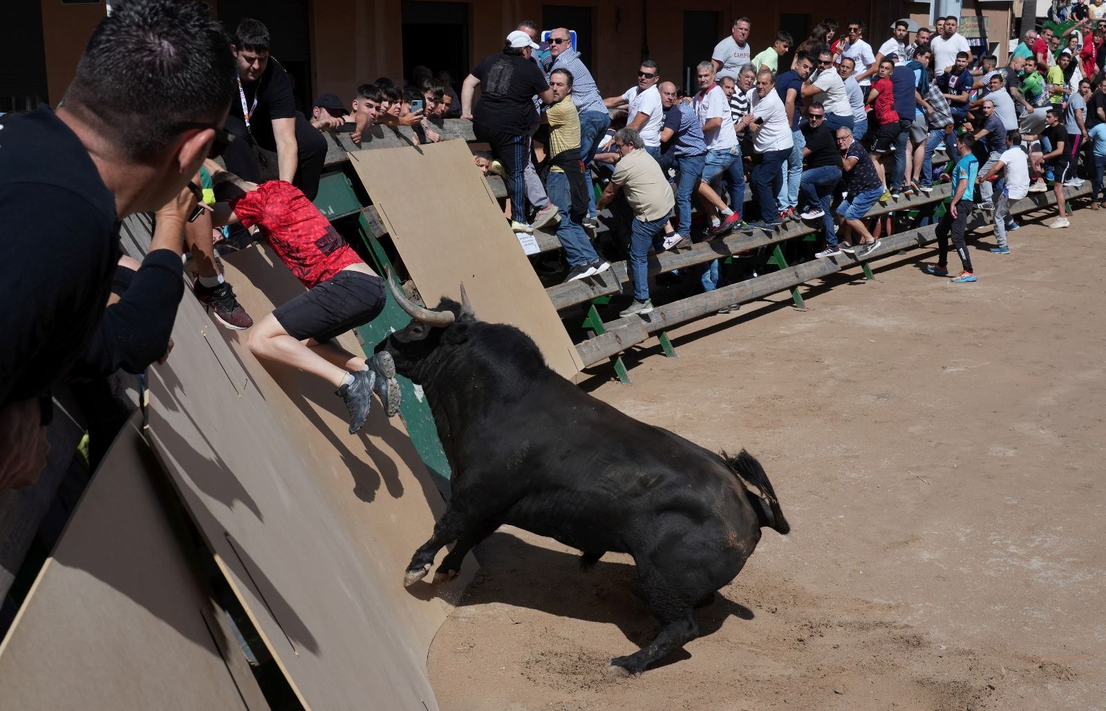 Galería: Los momentos más tensos de la primera jornada taurina en Vila-real