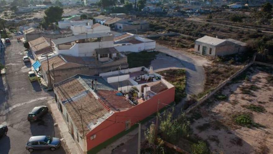 Fotografía panorámica de distintas viviendas en Elche, en una imagen tomada recientemente.