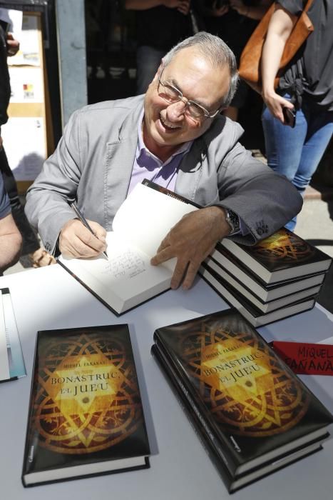 Signatura de llibres per Sant Jordi