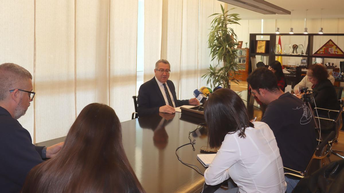 El alcalde da cuenta de los dos pasos para la ejecución de la sentencia sobre Serra Gelada.