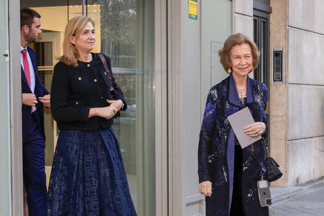 La infanta Cristina junto a su madre, la reina Sofía