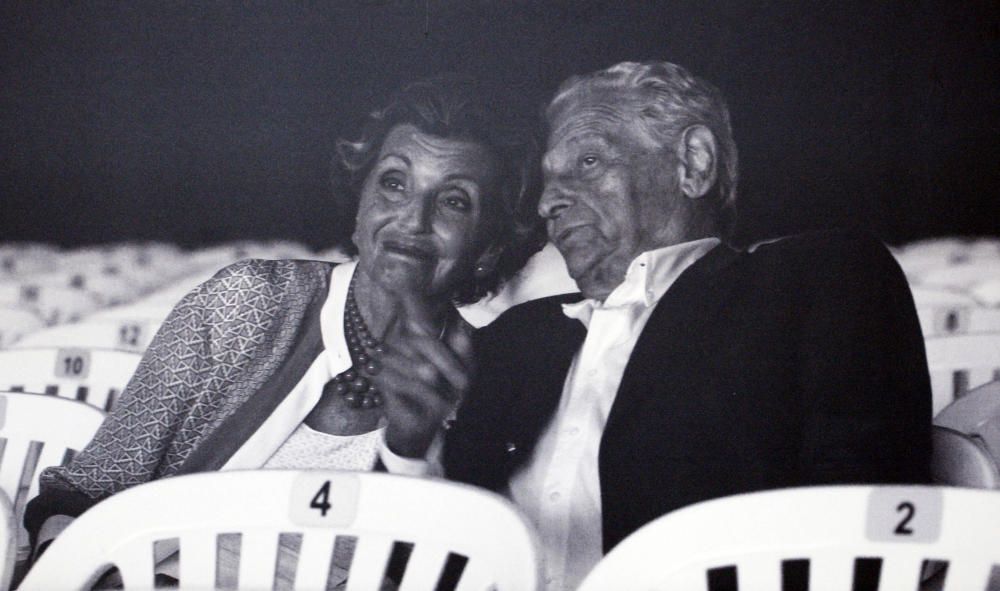 Carmen Mateu i Artur Suqué conversant a l’auditori del Festival Castell de Peralada.