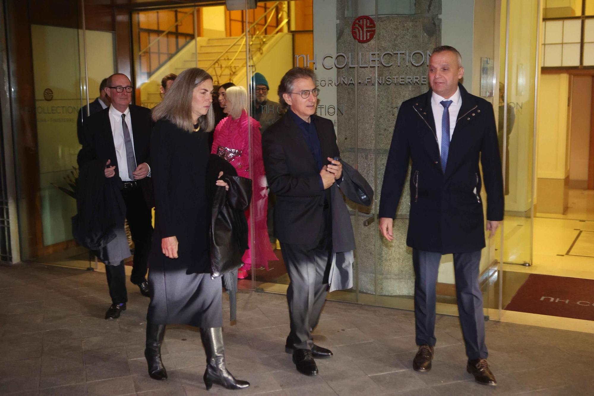 Las autoridades de A Coruña visitan la exposición 'Irving Penn: Centennial' con Marta Ortega
