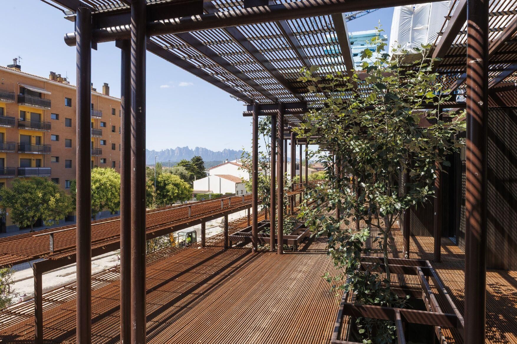 Obres a La Parada, l'edifici més singular de Manresa des de fa dècades