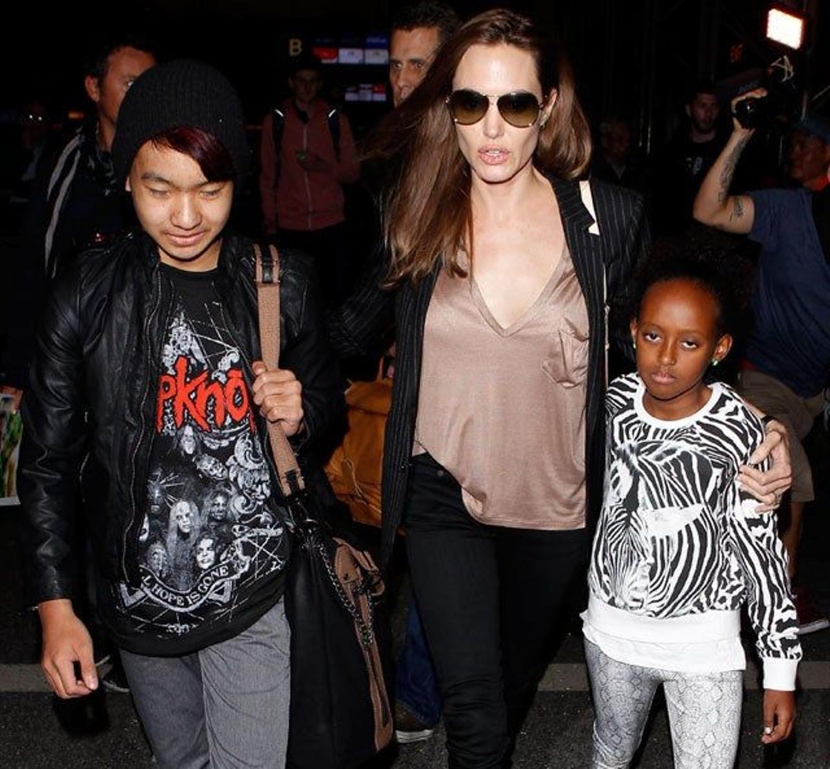 Angelina Jolie con Maddox y Zahara