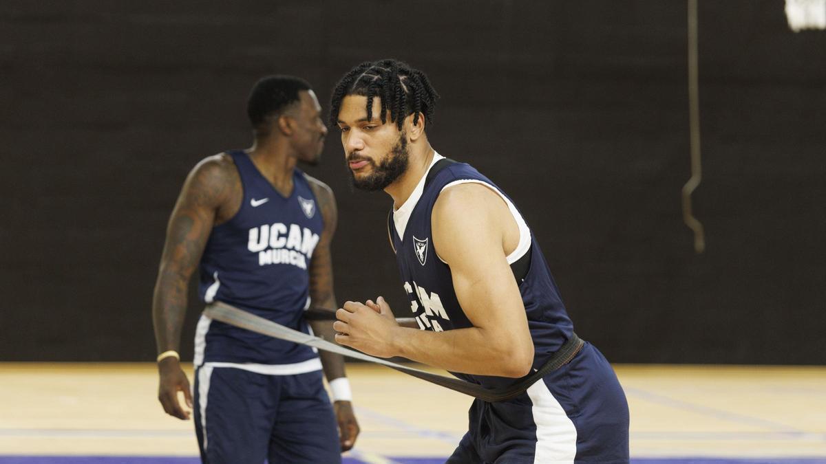 Kaiser Gates, en un entrenamiento con el UCAM Murcia
