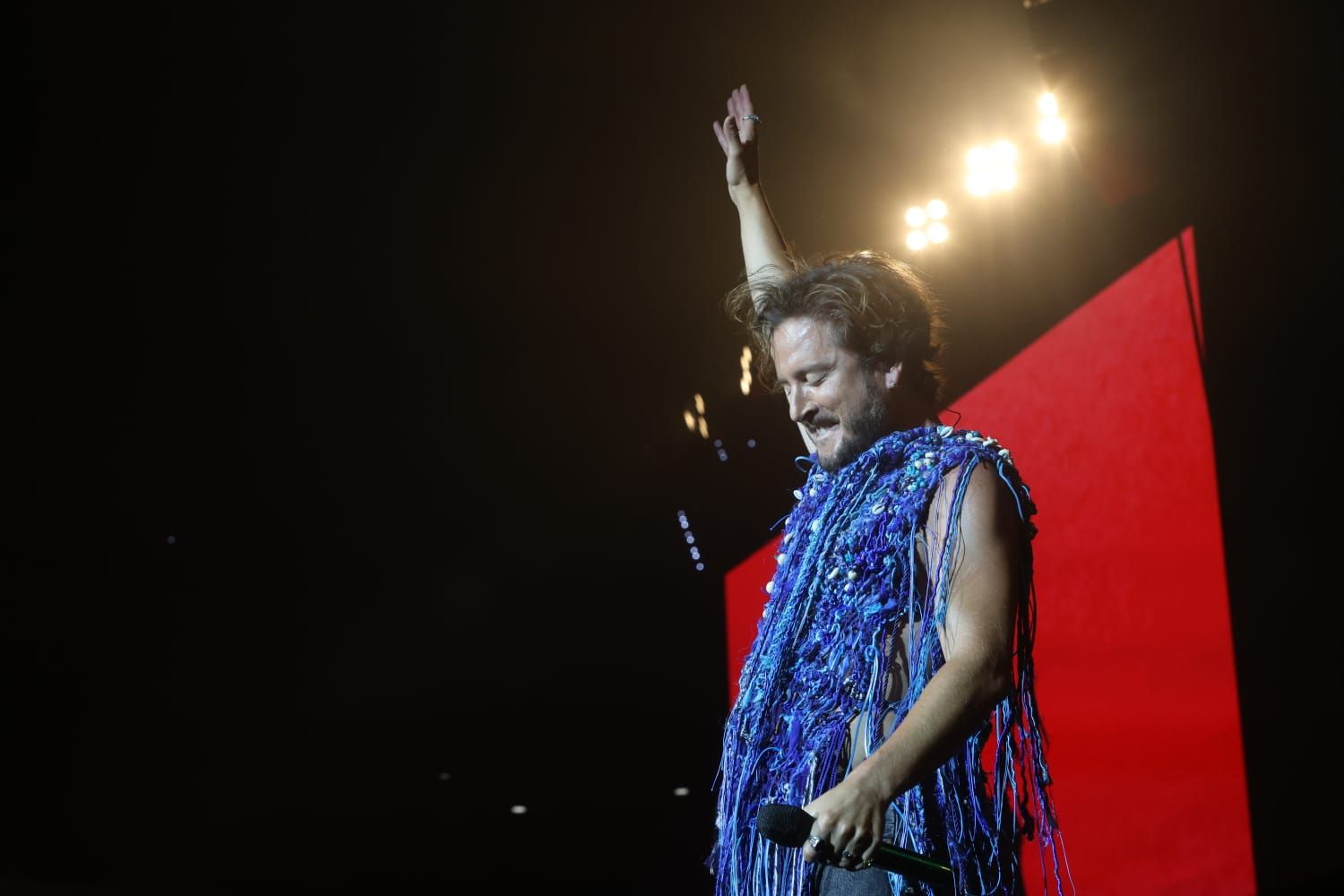 Manuel Carrasco arrebata en su concerto del Roig Arena: todas las imágenes