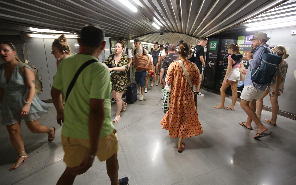 Pasadizos del metro de Barcelona en verano