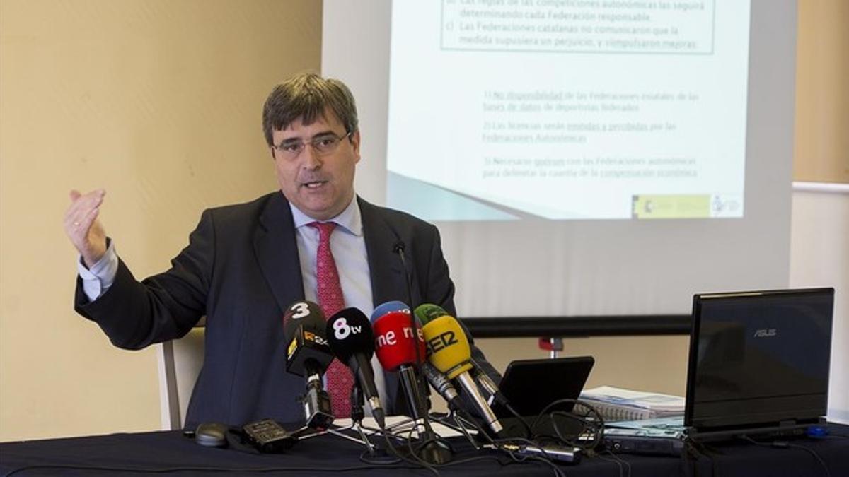 Miguel Cardenal, en una rueda de prensa en Barcelona.