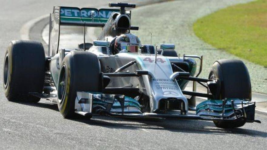 Hamilton lidera los segundos entrenamientos libres en Melbourne