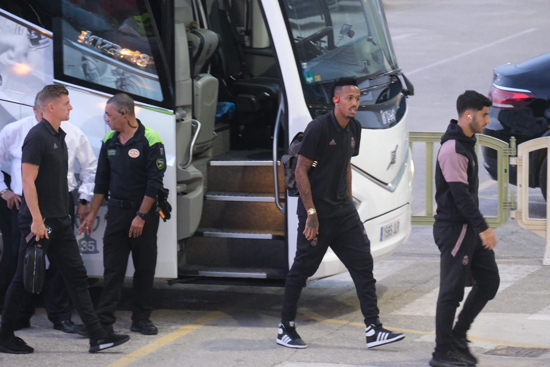 Ambientazo en el Martínez Valero en la previa del Elche - Madrid