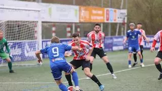 Giro en el banquillo del Club Siero para lograr la permanencia: el entrenador Luis Rueda dimite y el equipo lo llevarán entre tres técnicos