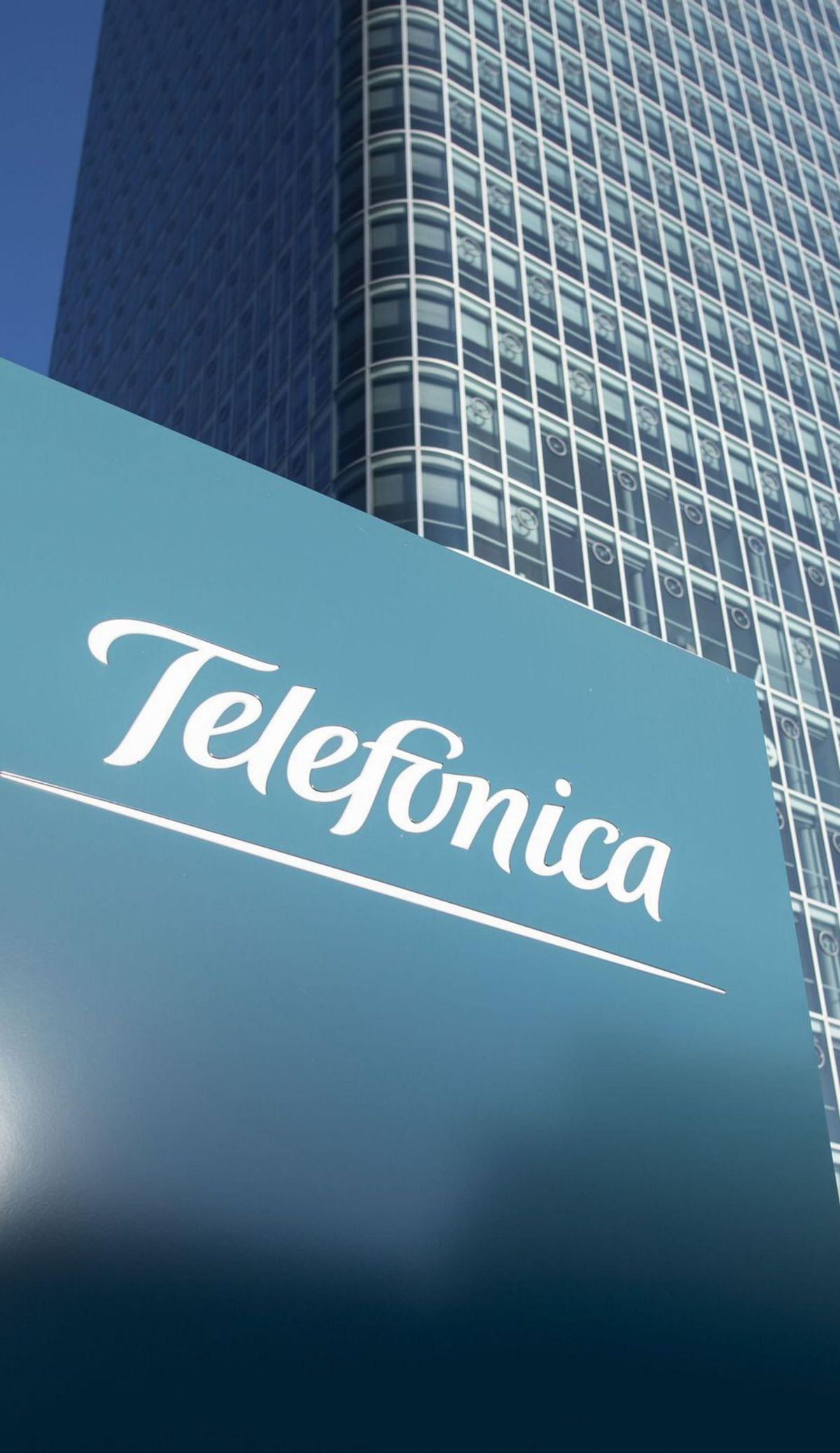 Telefónica perd 1.355 milions fins al juny per les vendes a Llatinoamèrica Telefónica perd 1.355 milions fins al juny per les vendes a Llatinoamèrica