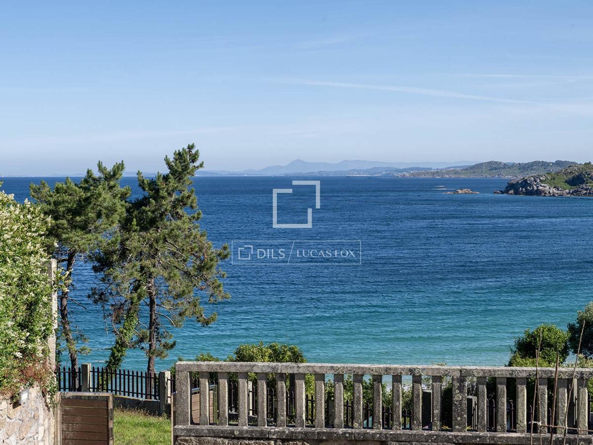 Así es el chalé a la venta que se situá a unos metros de una de las calas más hermosas de Cangas