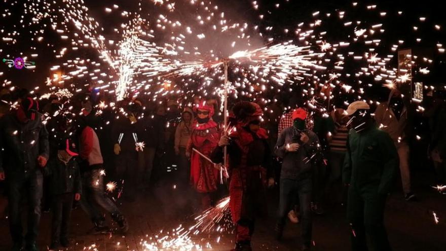 Espectáculo de fuego “Theos Foc” por las calles de Toro en las fiestas de San Agustín. | Fotos María Jesús Cachazo