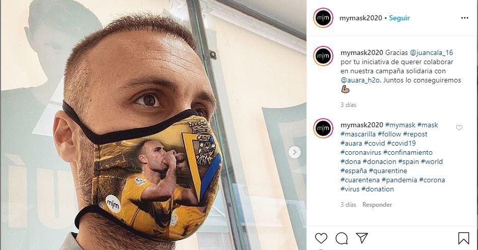 Los futbolistas se unen a las mascarillas personalizadas solidarias