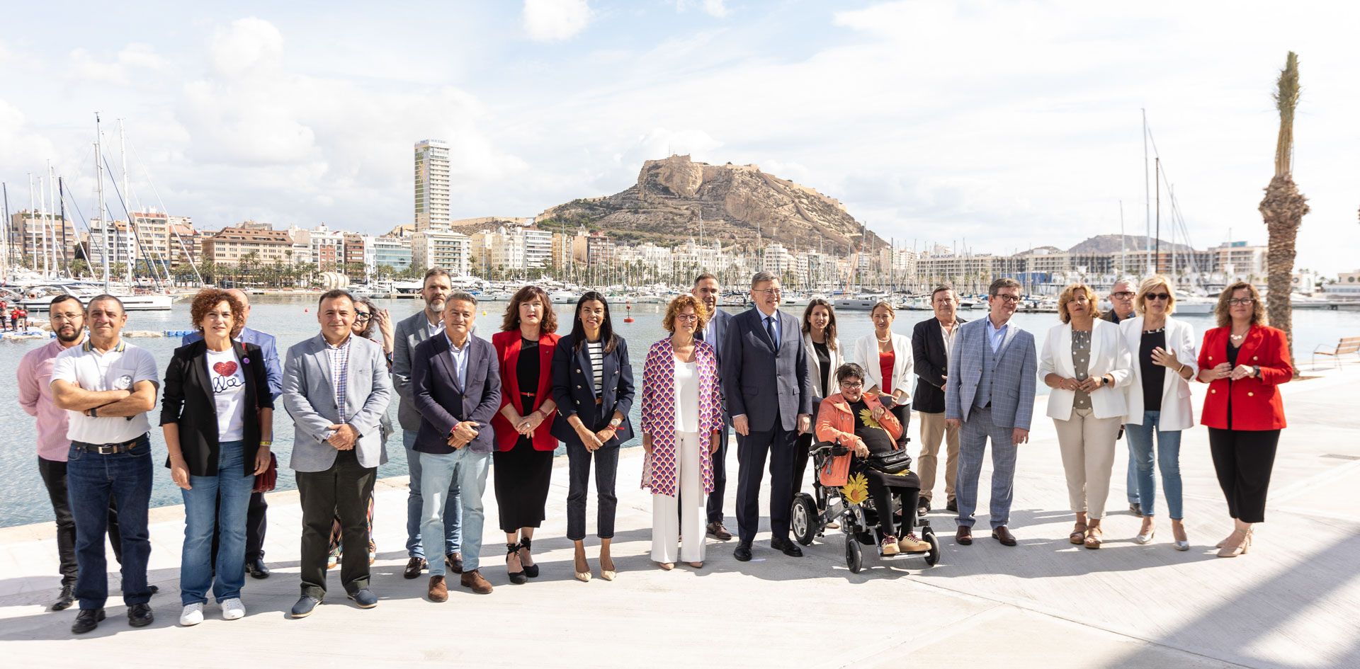 Ximo Puig junto a los candidatos a Les Corts del PSPV -PSOE