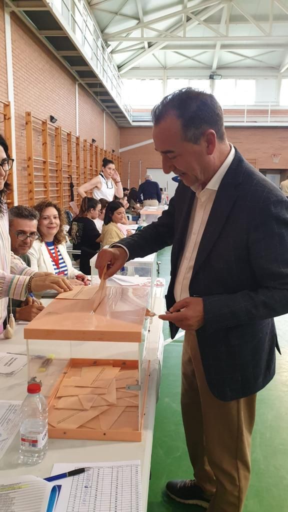 Candidatos y candidatas del Camp de Túria y del interior votan en el 28M