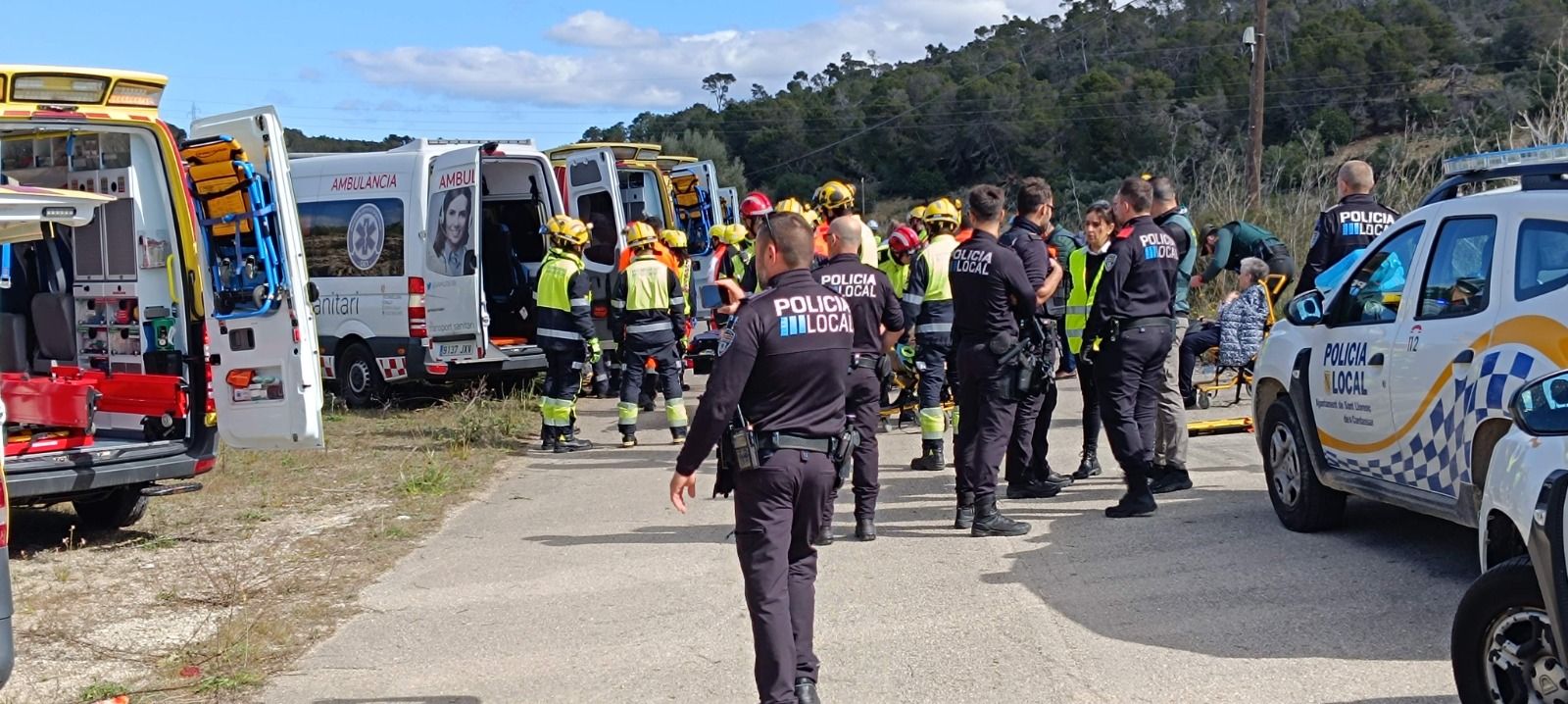 FOTOS | Un autobús del Imserso cae por un terraplén entre Sant Llorenç y Son Servera