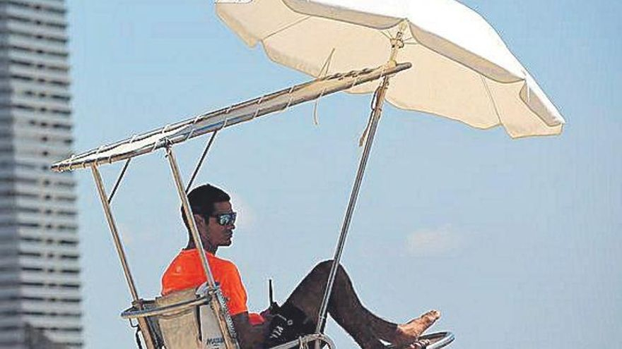 Així eren els vigilants de la platja catalans al segle XIX