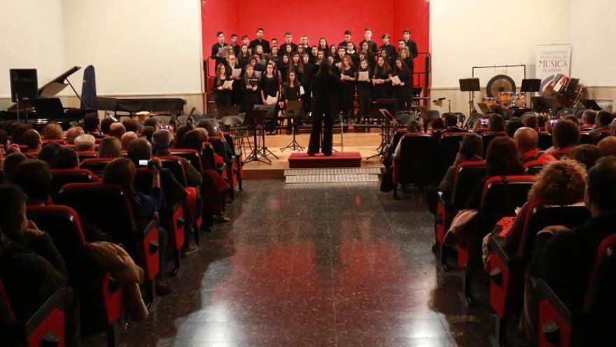 Un concierto del Coro del Consevatorio en en salón de actos del centro