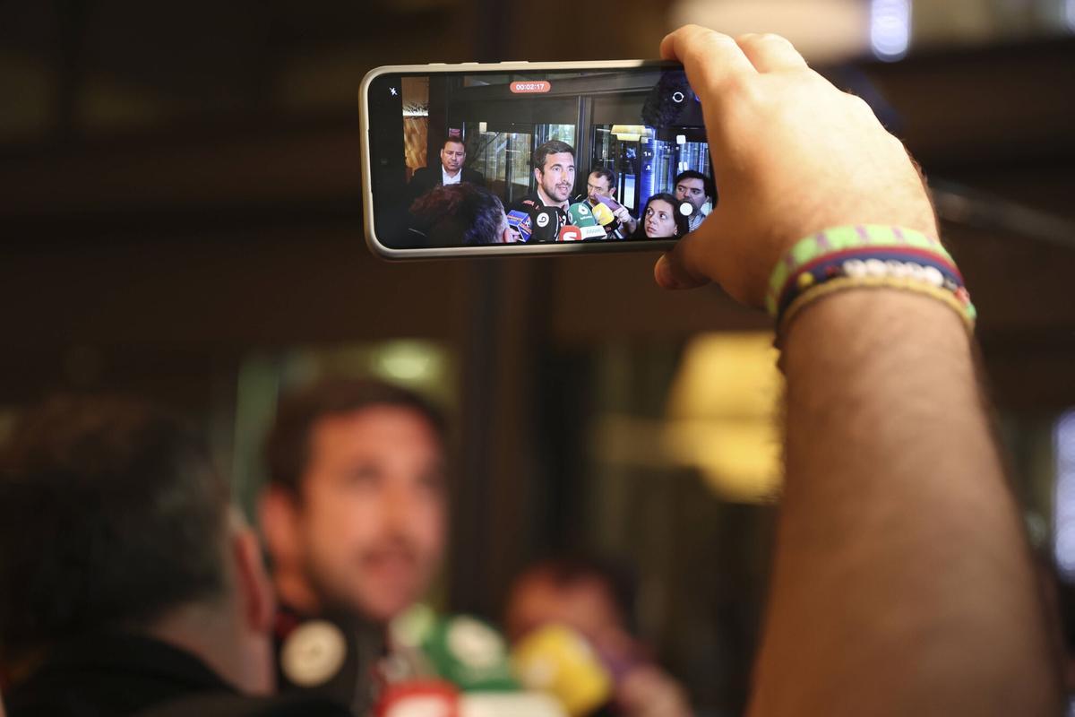 La imagen de Enrique Riquelme duplicada en un móvil.