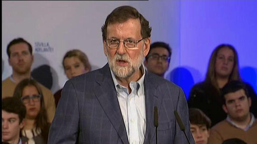 Rajoy: &quot;Si Puigdemont es investido presidente desde Bruselas, el 155 seguirá vigente&quot;