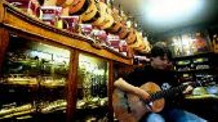 Guitarras y cítaras para Hong Kong