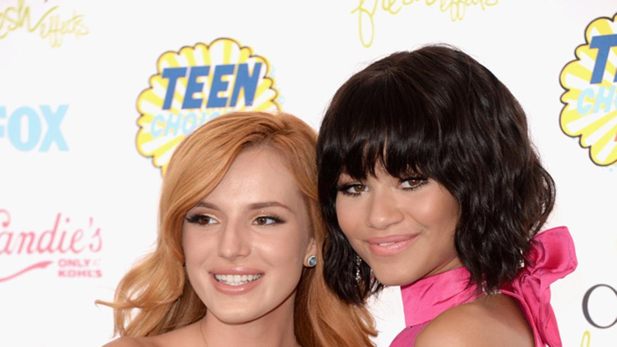 Zendaya y Bella Thorne en los Teen Choice Awards 2014