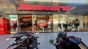 Motocard tiene tiendas físicas en Madrid y en Barcelona, pero también en Italia y Portugal.