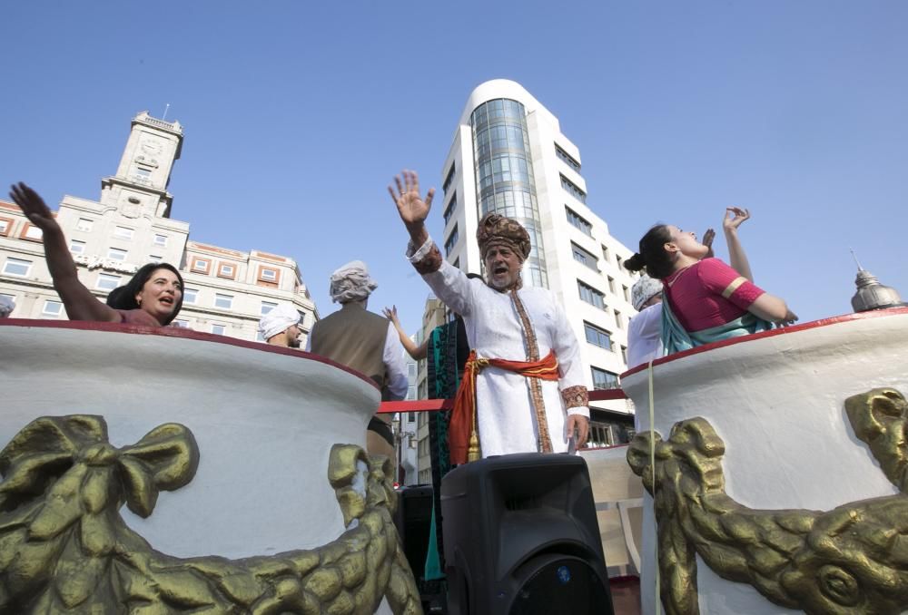 Oviedo celebra el desfile del Día de América en Asturias